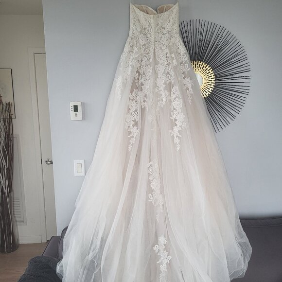 Wedding dress and veil - Picture 2 of 7
